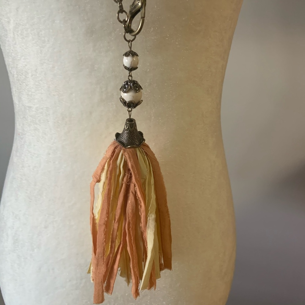 3/$25NWOT Cream & Dark Peach tassel long necklace.